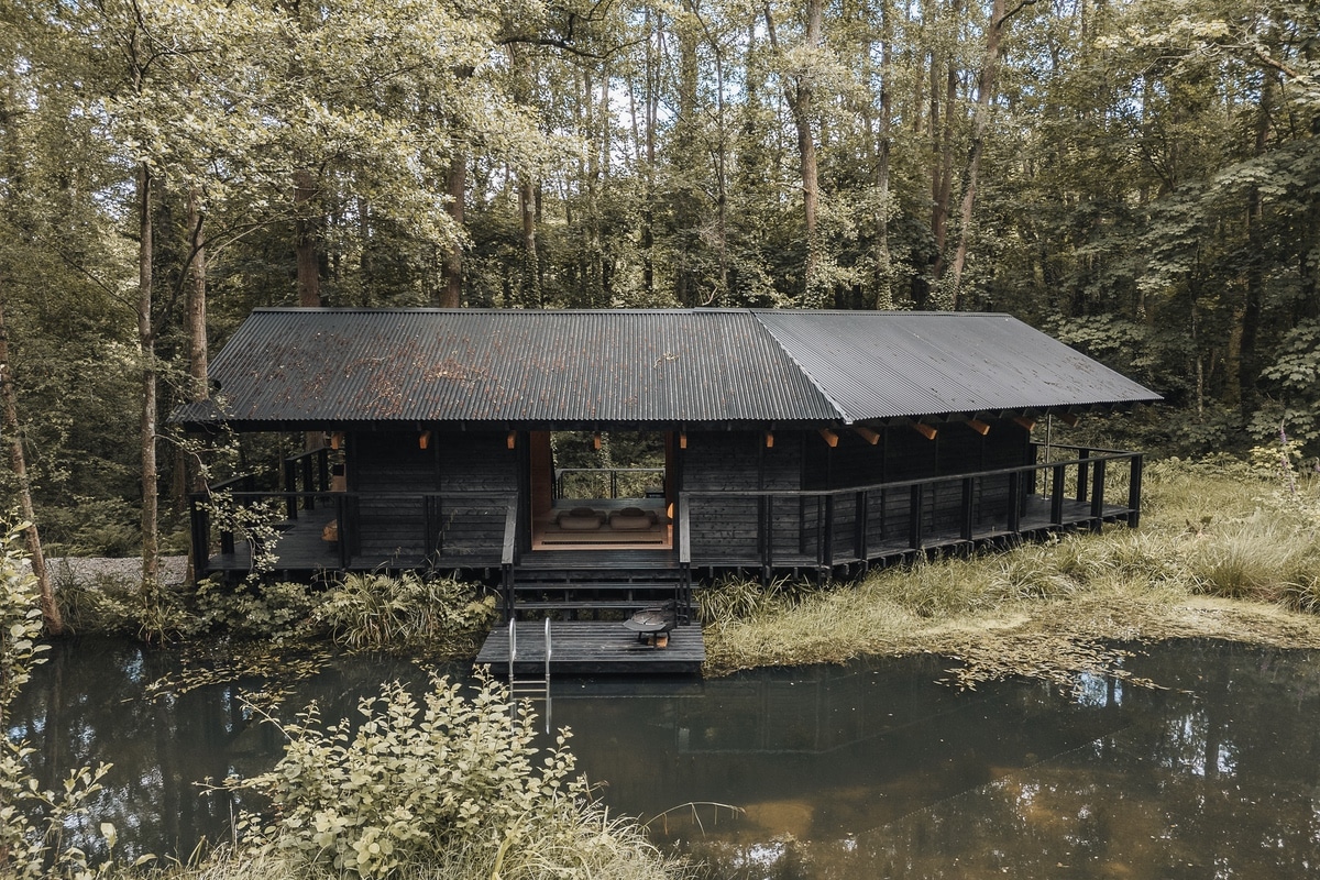 Architects.Holiday – Yogi’s Cabin